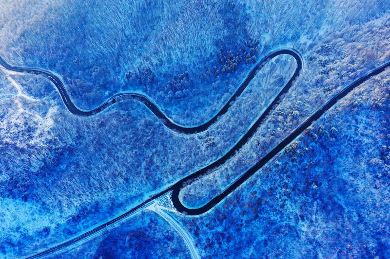 1756712807747763.jpg 摄影张继仁,清原金凤岭——天气肃清,繁霜霏霏,尽是苍莽银海.jpg