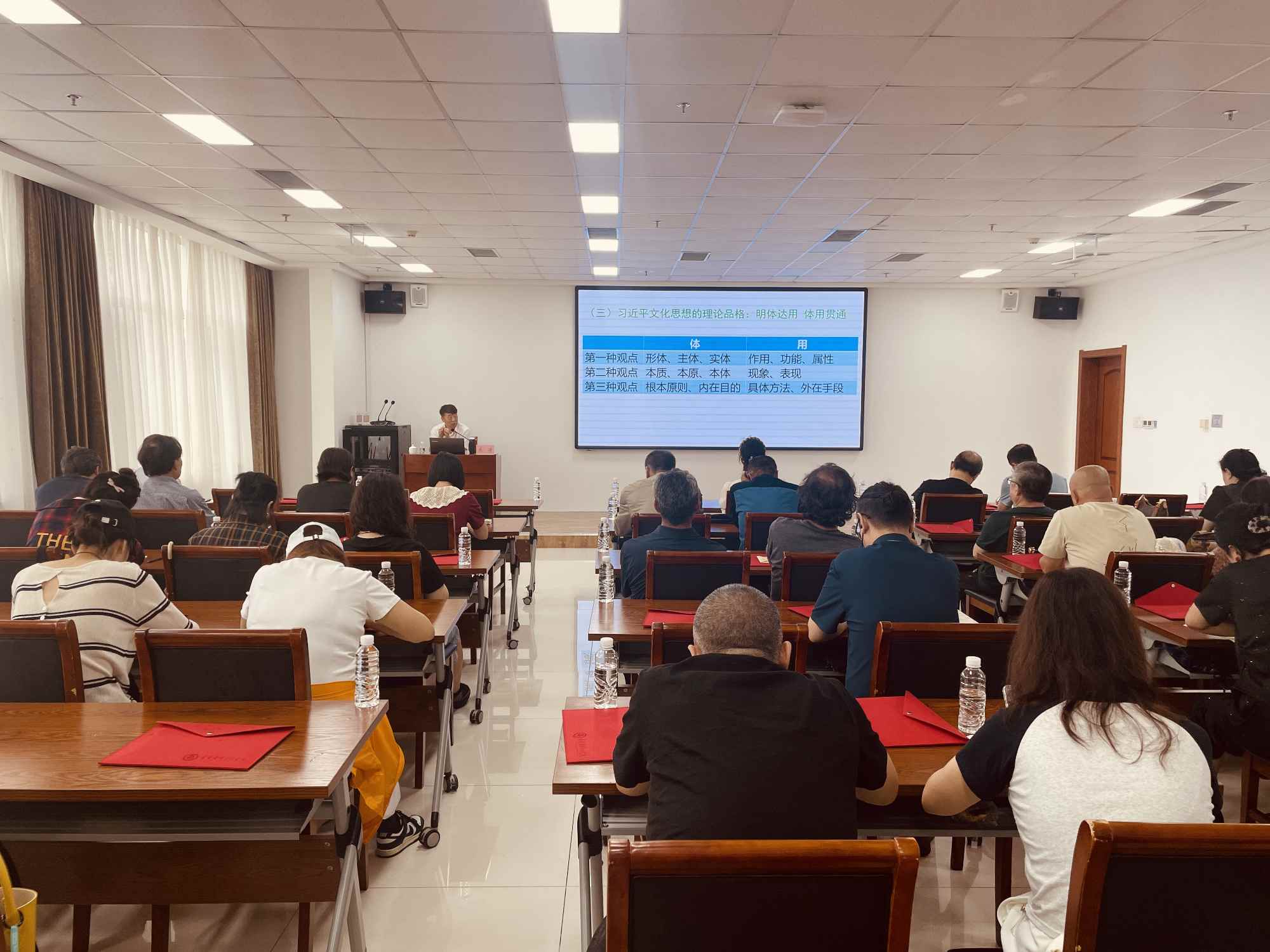 1756778897386885.jpg 8月25-26日,抚顺市文联在辽宁雷锋干部学院举办2025年学习习近平文化思想系列培训班。.jpg